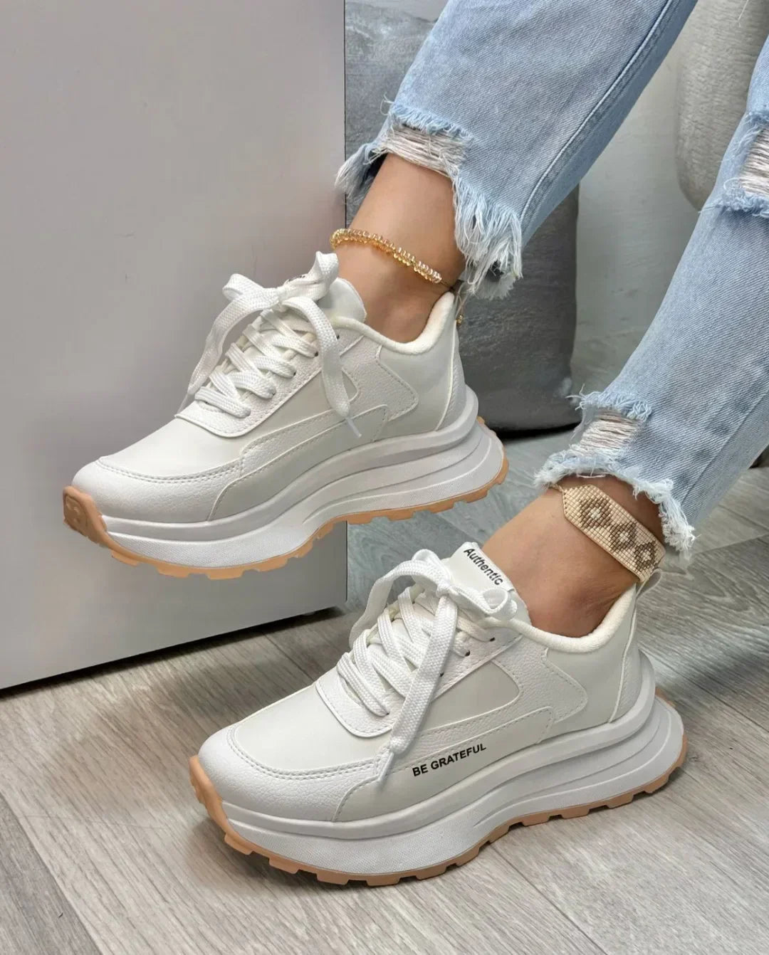 gid://shopify/MediaImage/24692324401246